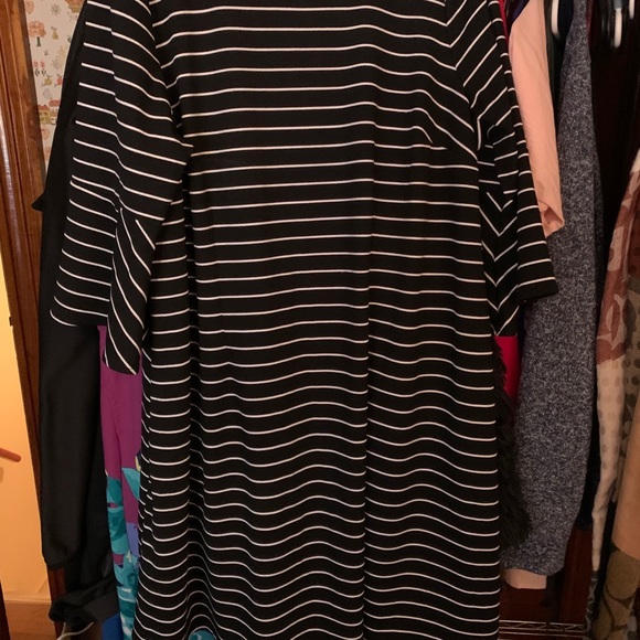 Dresses - Picture 2 of 9